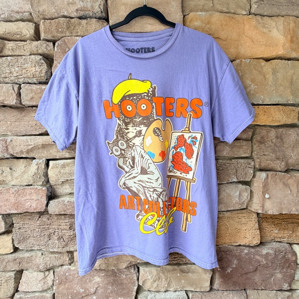 Hooters Women L T-Shirt Art Collectors Club Purple Graphic Owl Novelty Artistic